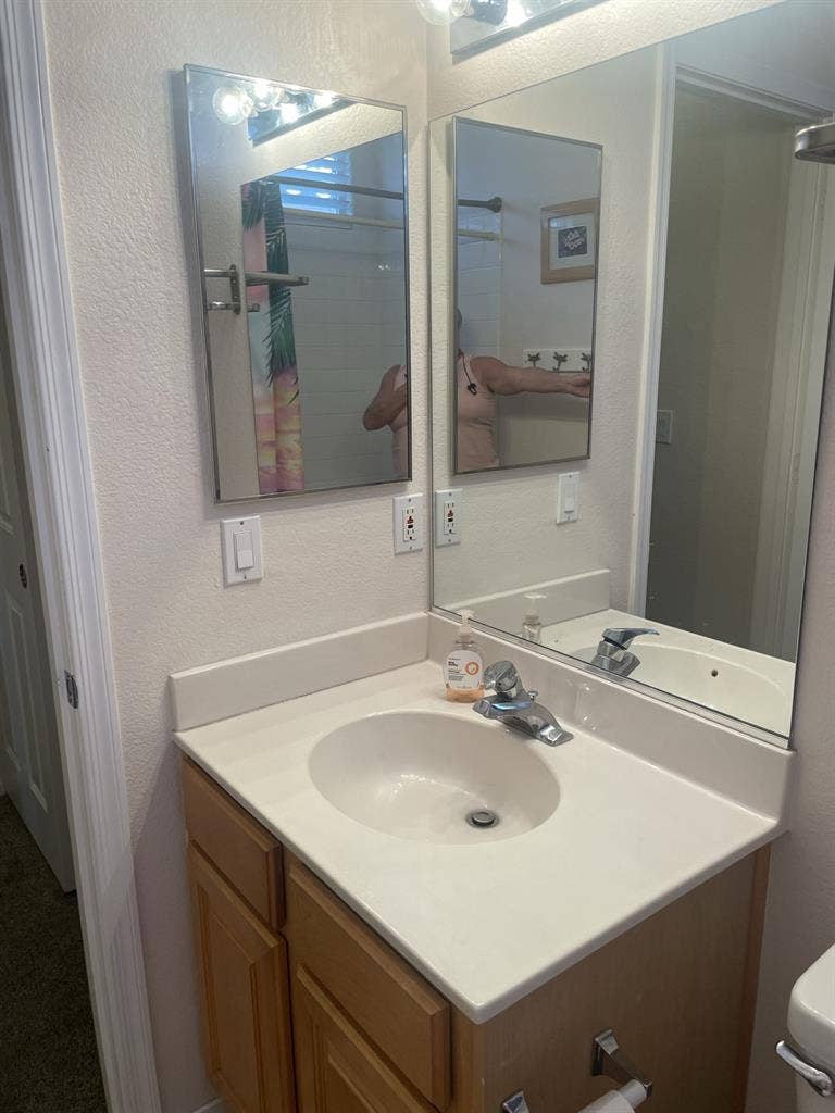 Furnished w/private bathroom