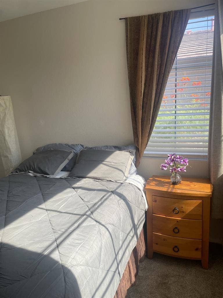 Furnished w/private bathroom