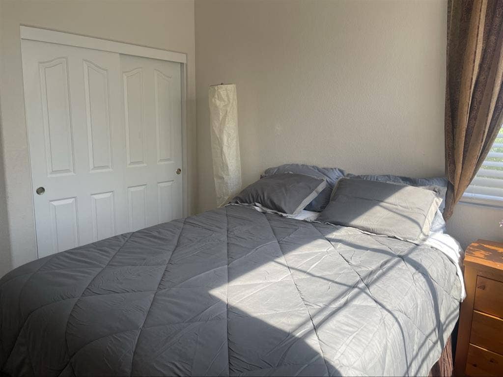 Furnished w/private bathroom