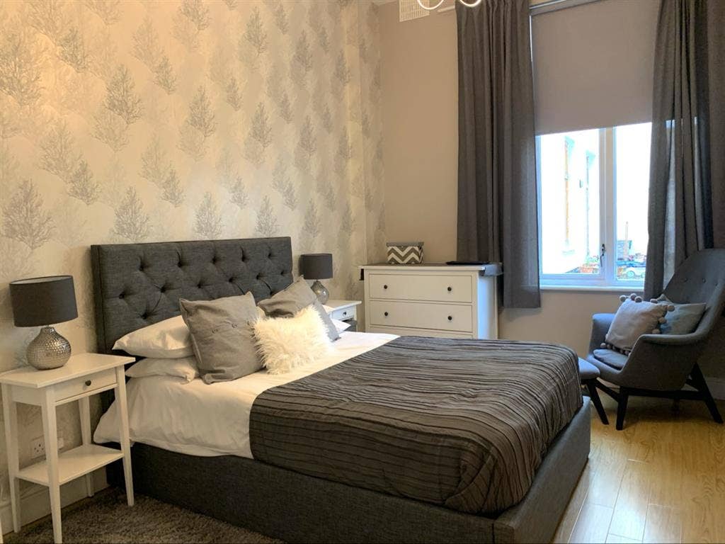 Looking for a female roommate