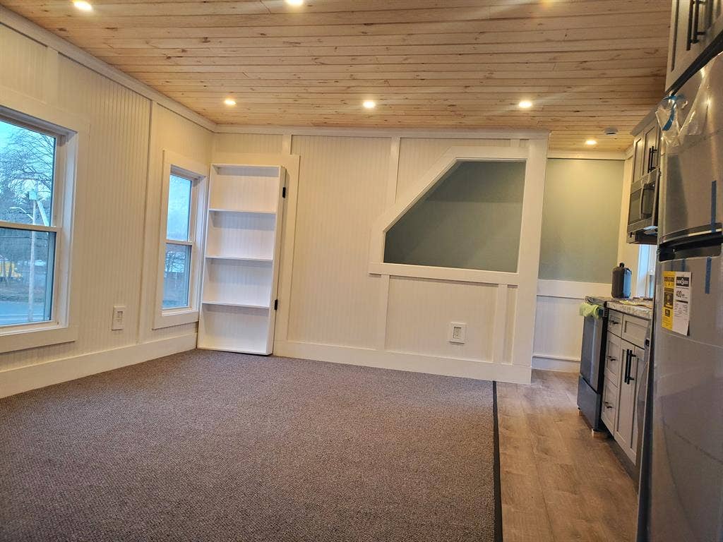 Completely remodeled 1-bedroom apt.