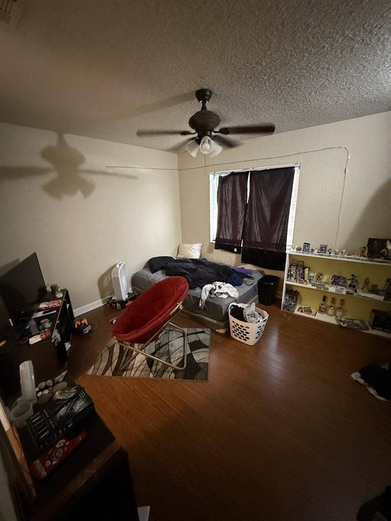 Bedroom w/bathroom