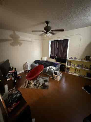 Bedroom w/bathroom