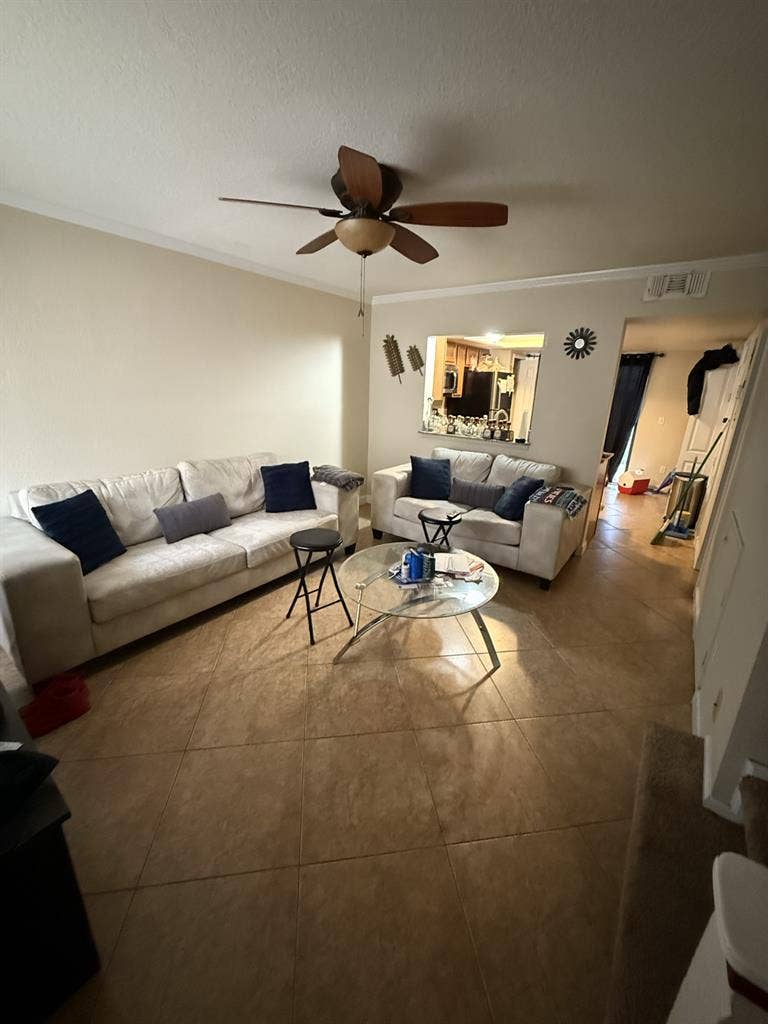Bedroom w/bathroom