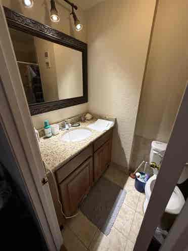 Bedroom w/bathroom
