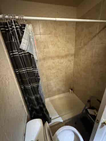 Bedroom w/bathroom