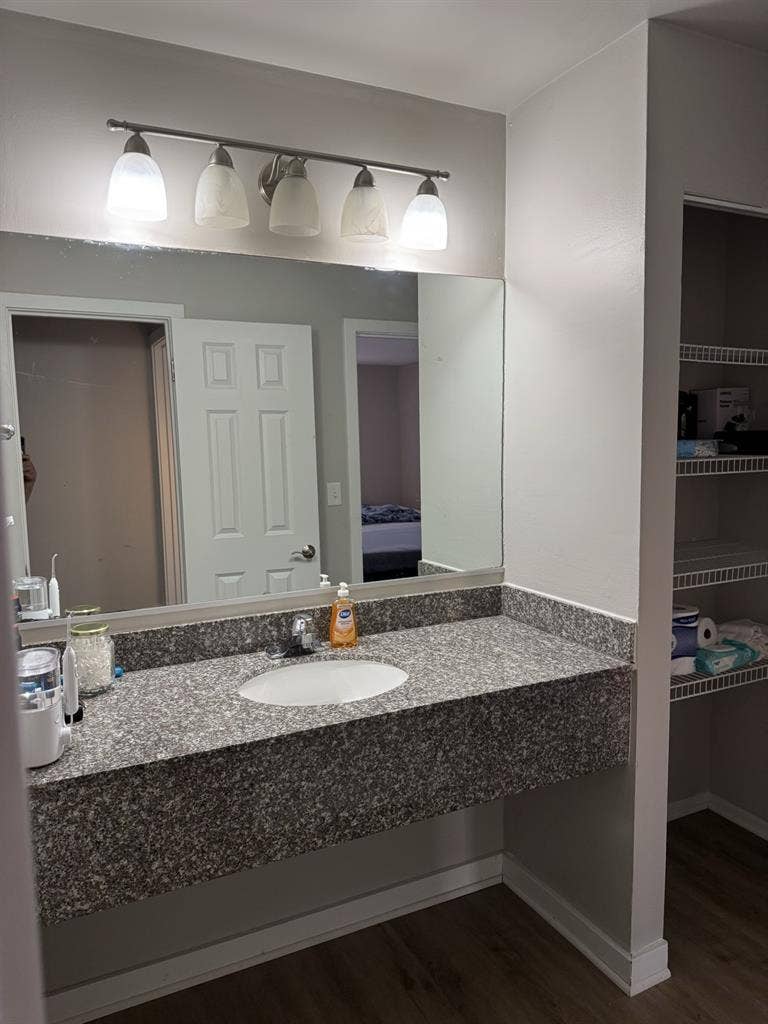 Private Room in 2BR Apartment