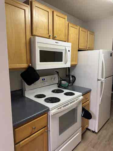 Private Room in 2BR Apartment