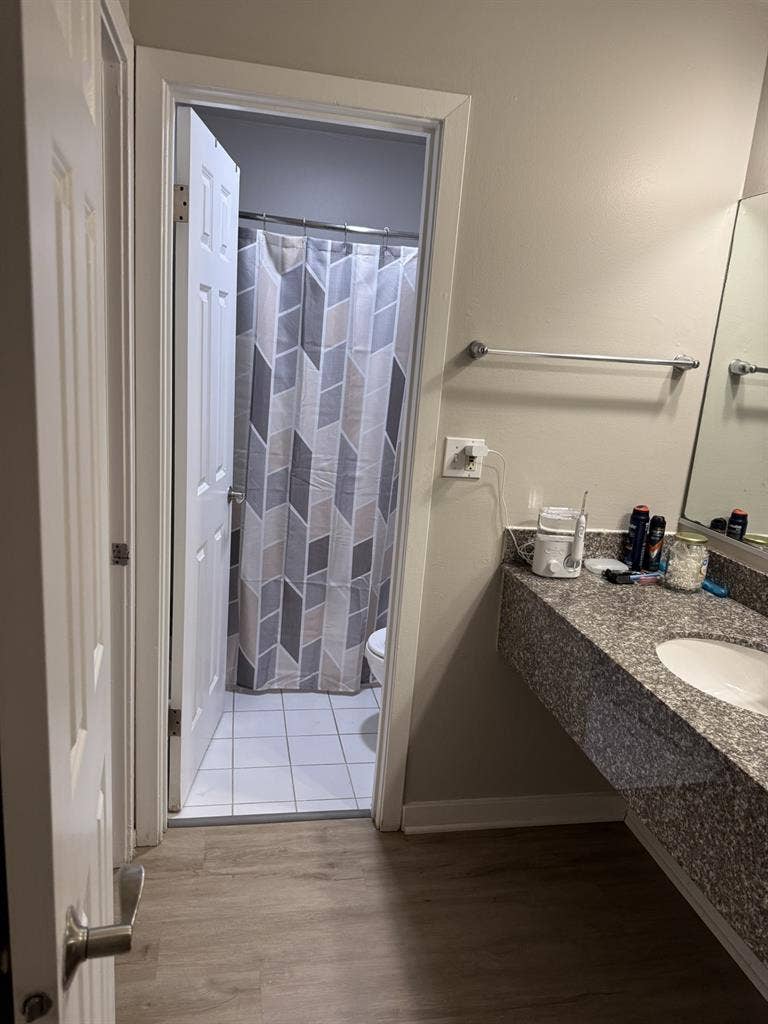 Private Room in 2BR Apartment
