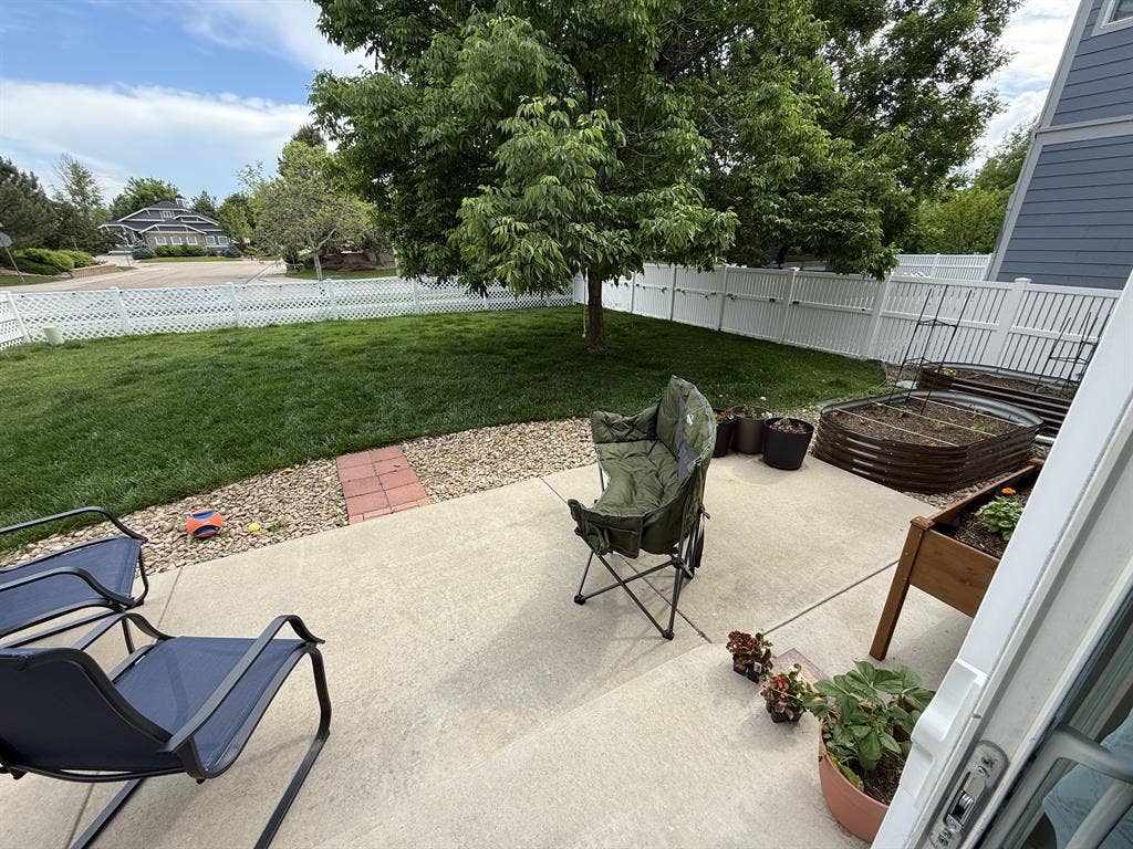 HUGE room/bath in beautiful area