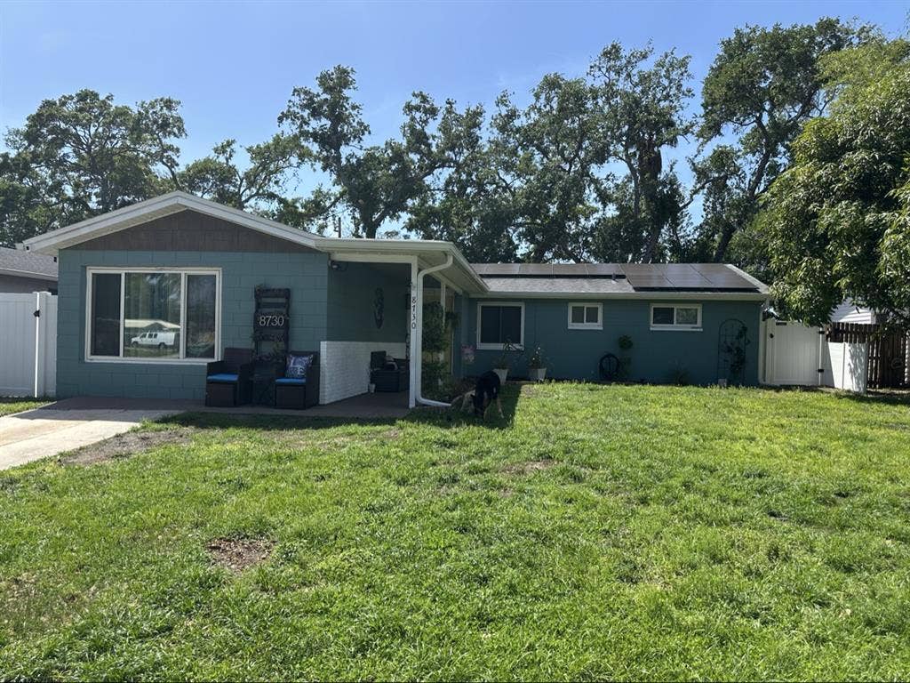 Room for rent in Pinellas Park home