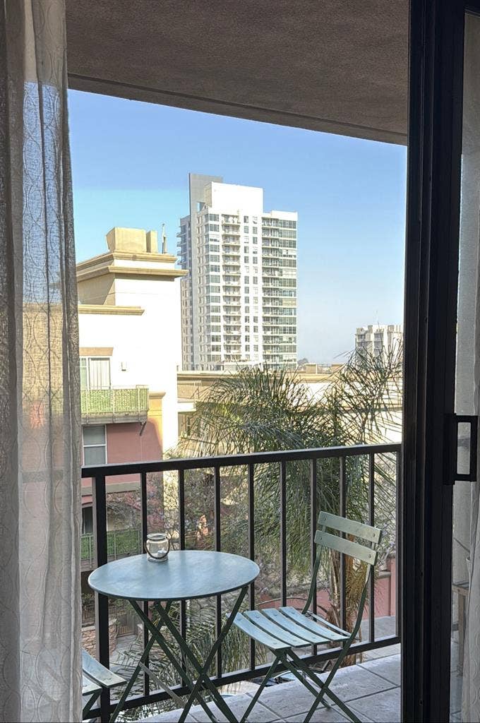 Looking for a female roommate!