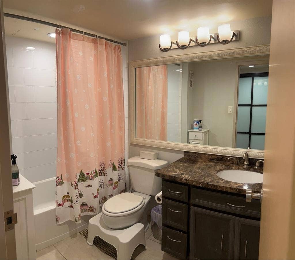 Looking for a female roommate!