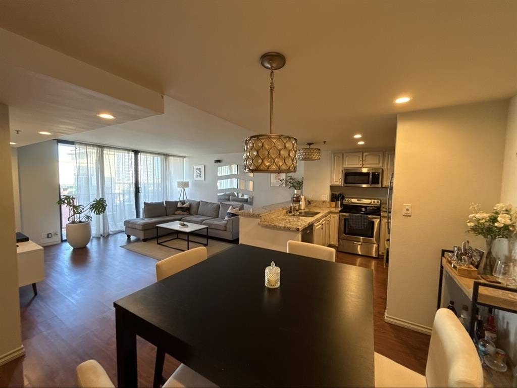Looking for a female roommate!