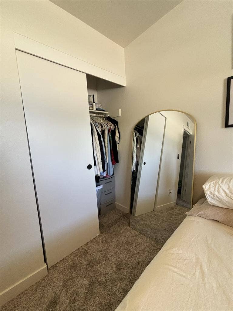 LOOKING FOR A 2nd ROOMIE