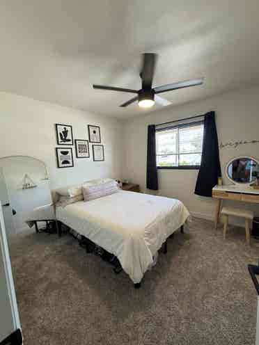 LOOKING FOR A 2nd ROOMIE