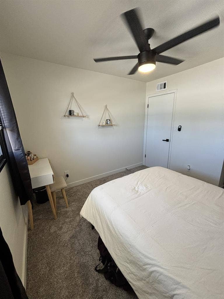 LOOKING FOR A 2nd ROOMIE