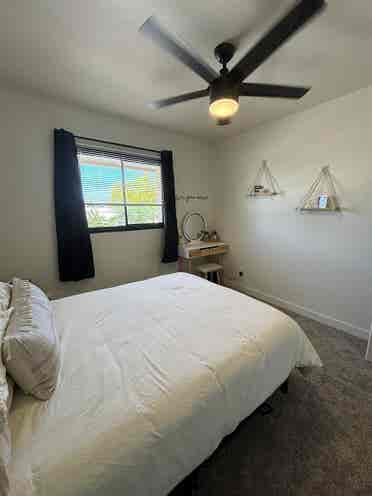LOOKING FOR A 2nd ROOMIE