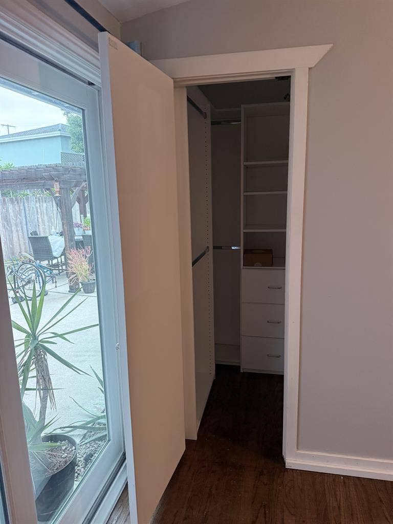 Looking for Roommate -Available N
ow