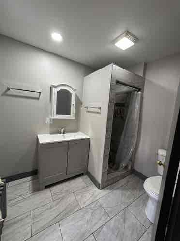 Room in Hamden Available