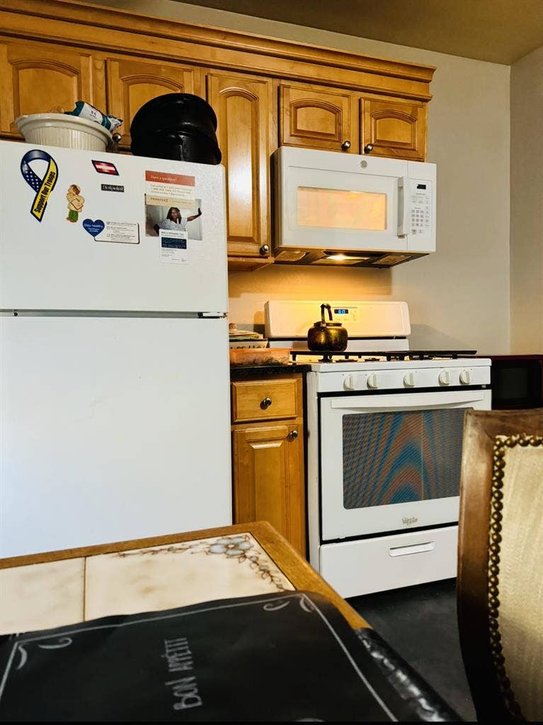 Room in Hamden Available