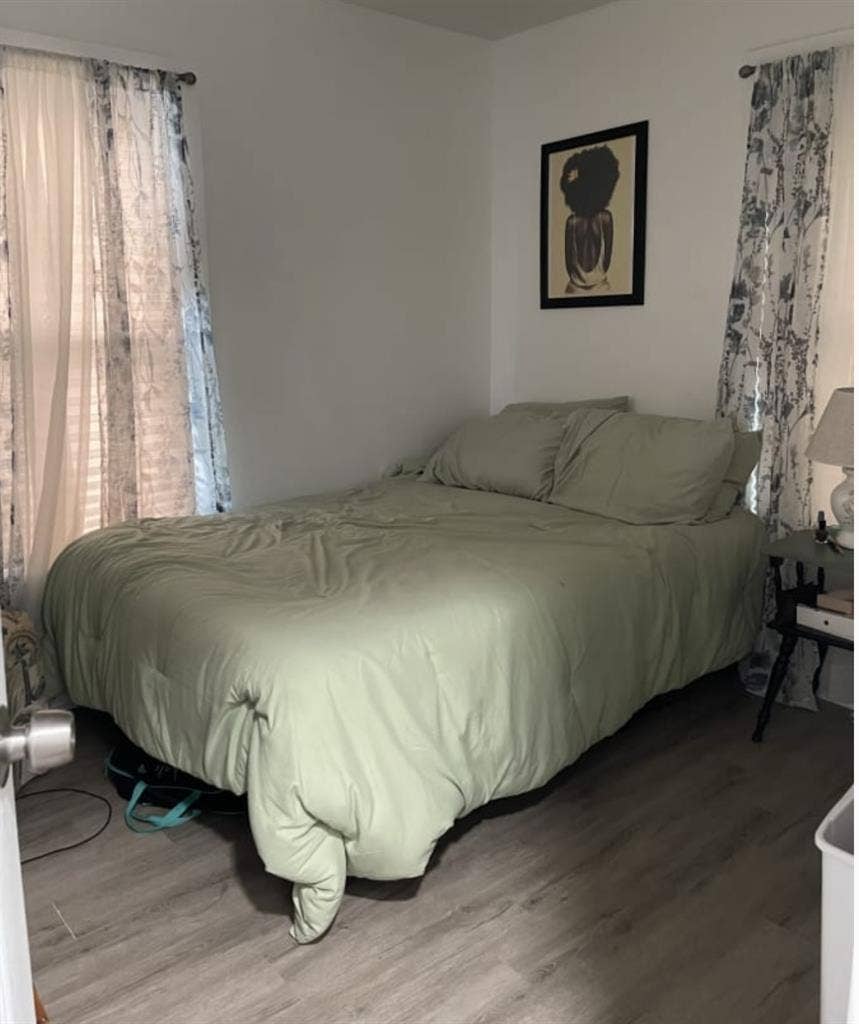 Room in Hamden Available