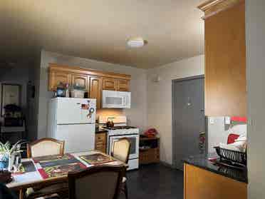 Room in Hamden Available