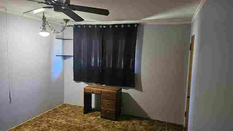 Bedroom for rent. Nice quiet house.