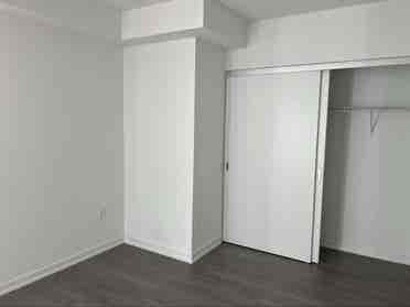 FEMALE ROOMMATE (b/2b + d