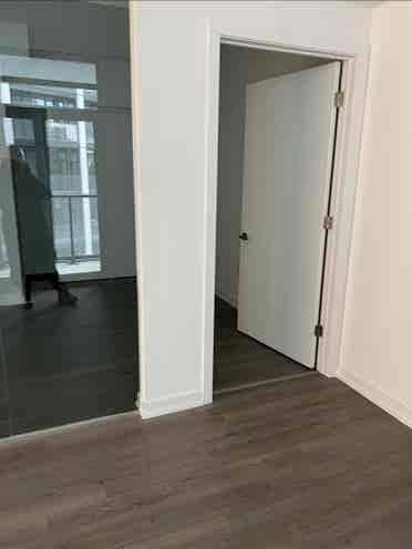 FEMALE ROOMMATE (b/2b + d