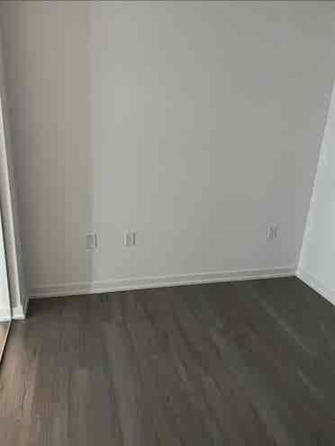 FEMALE ROOMMATE (b/2b + d