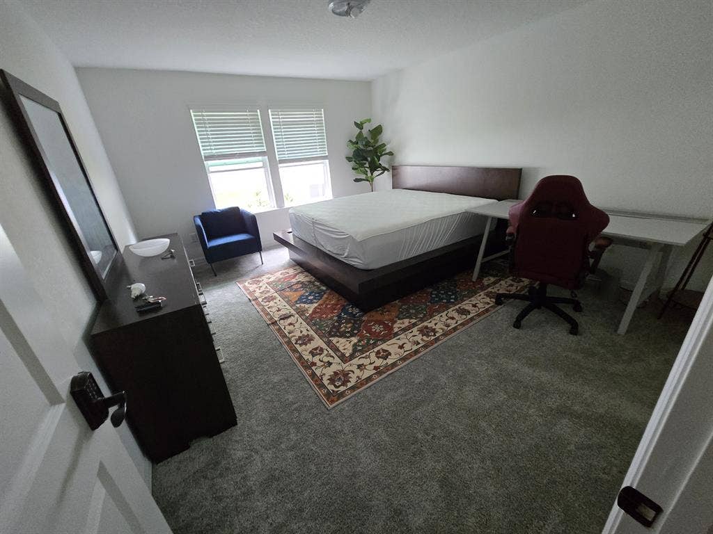 Beautiful new house. Roomaval