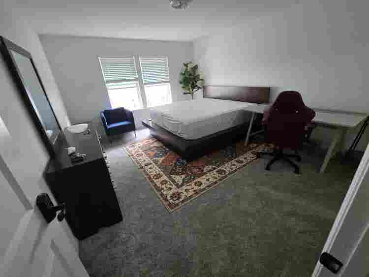 Beautiful new house. Roomaval