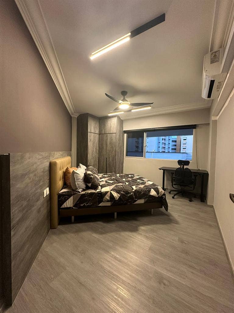 ROOM FOR RENT AVAILABLE