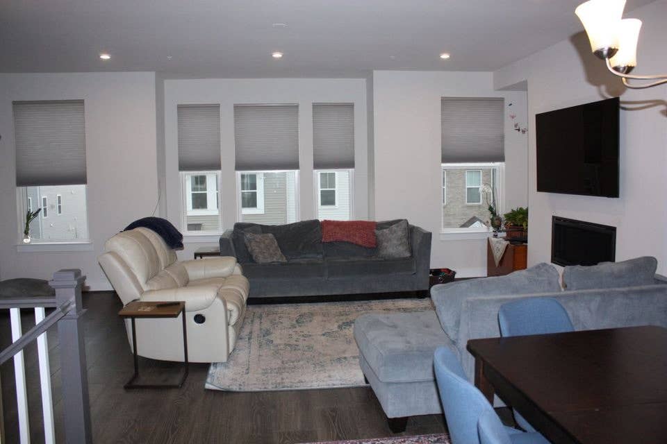 1-BR available in Large Townhouse