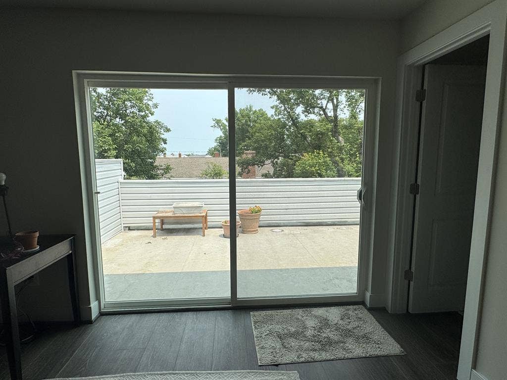 1-BR available in Large Townhouse