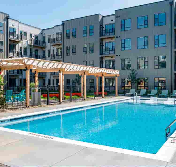LOOKING FOR A FEMALE SUBLET