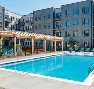 LOOKING FOR A FEMALE SUBLET