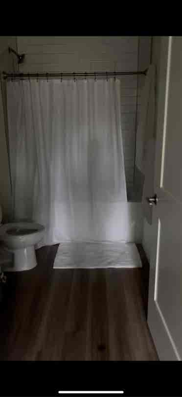 LOOKING FOR A FEMALE SUBLET