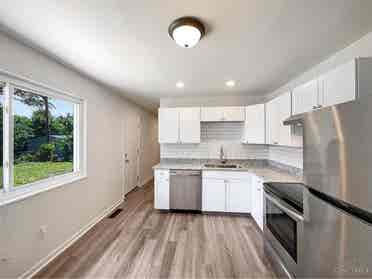 Beautiful New-used 3beds for rent .