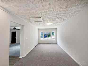 Beautiful New-used 3beds for rent .