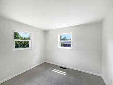 Beautiful New-used 3beds for rent .