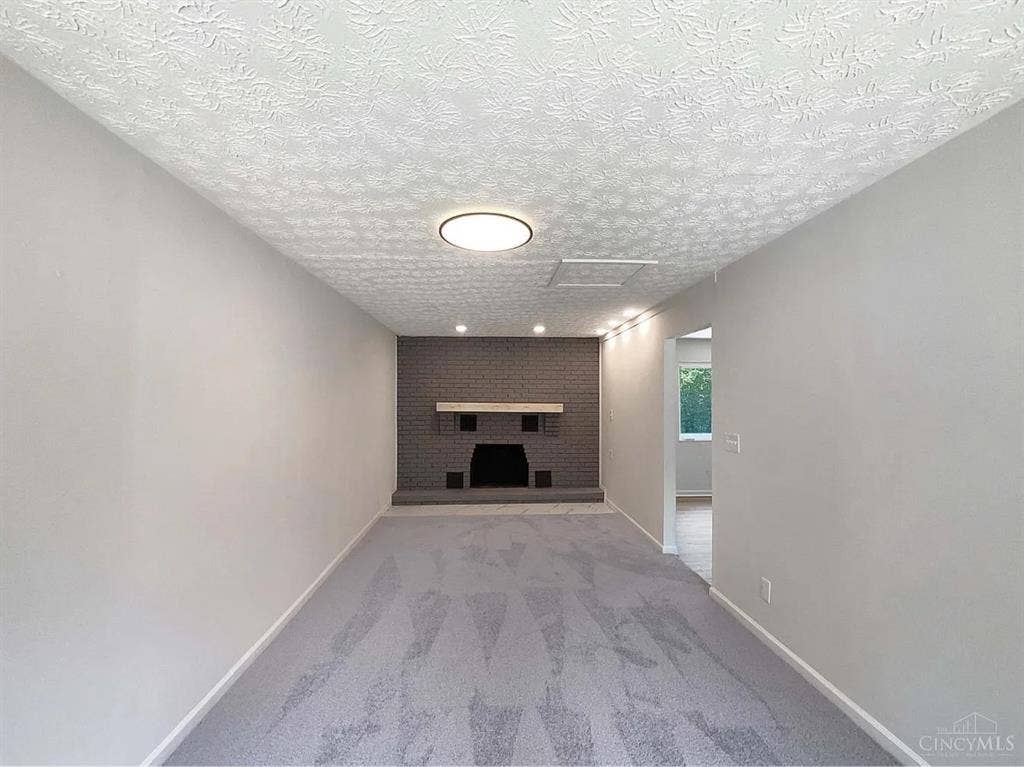 Beautiful New-used 3beds for rent .