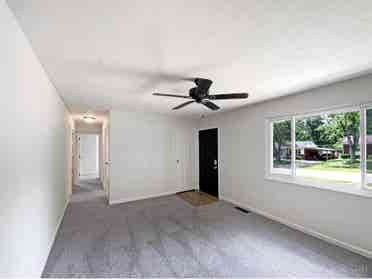 Beautiful New-used 3beds for rent .