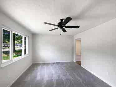 Beautiful New-used 3beds for rent .