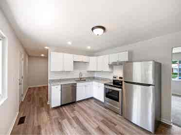 Beautiful New-used 3beds for rent .