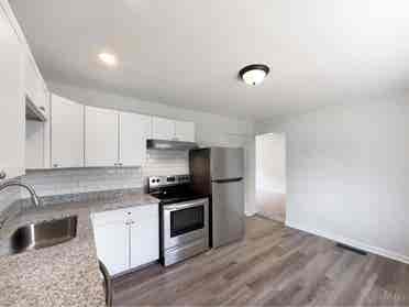 Beautiful New-used 3beds for rent .