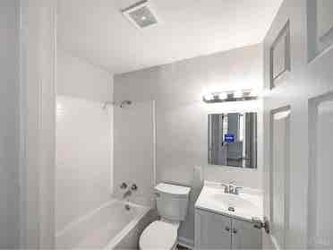 Beautiful New-used 3beds for rent .
