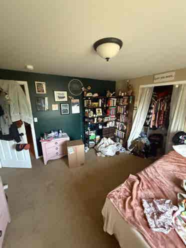Looking for Roommates
