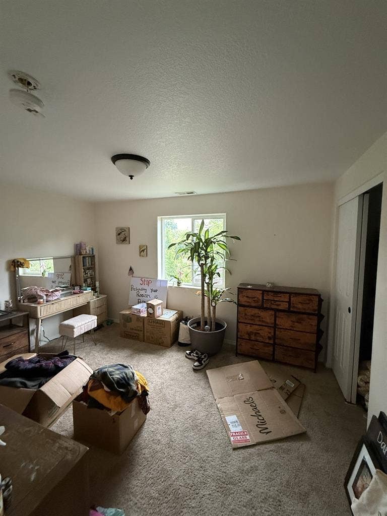 Looking for Roommates